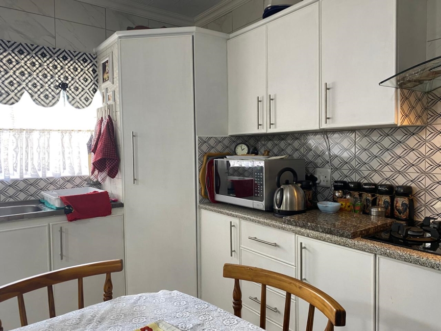 3 Bedroom Property for Sale in Deoville Park Western Cape